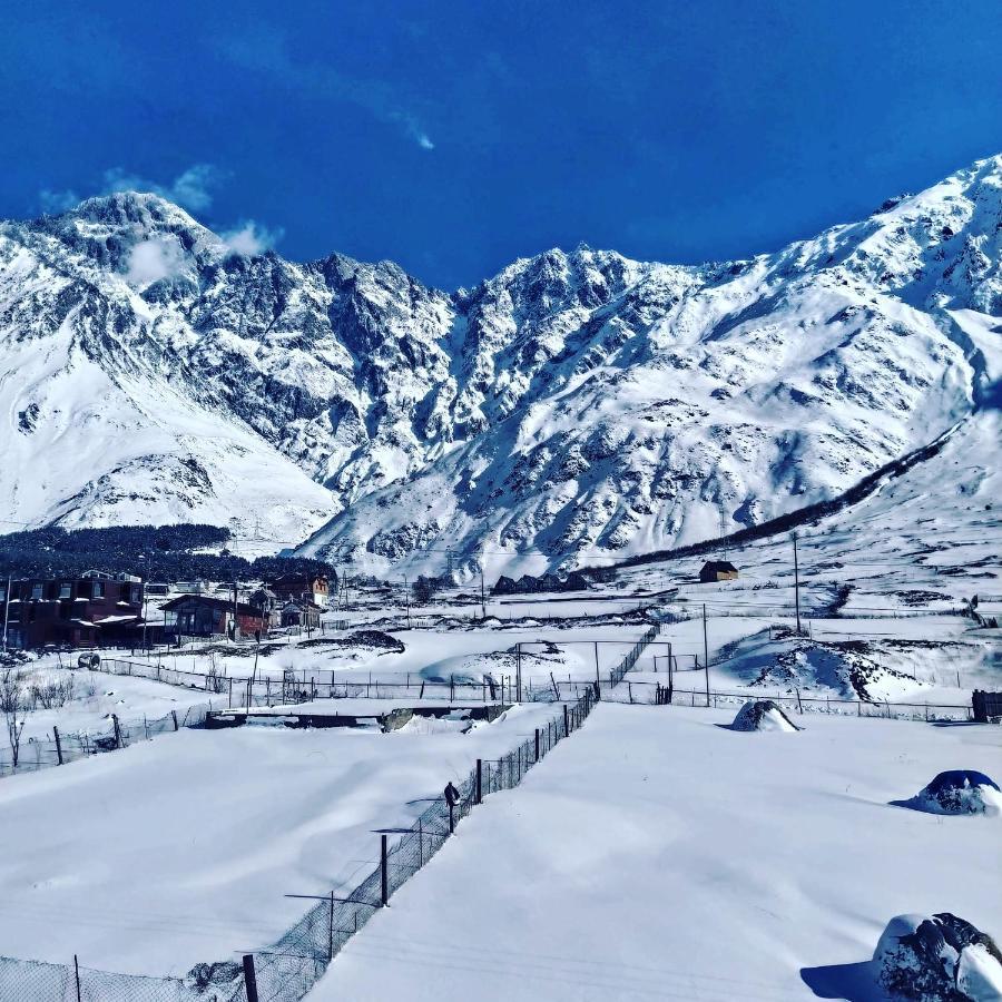 Hotel Diamond Kazbegi ภายนอก รูปภาพ
