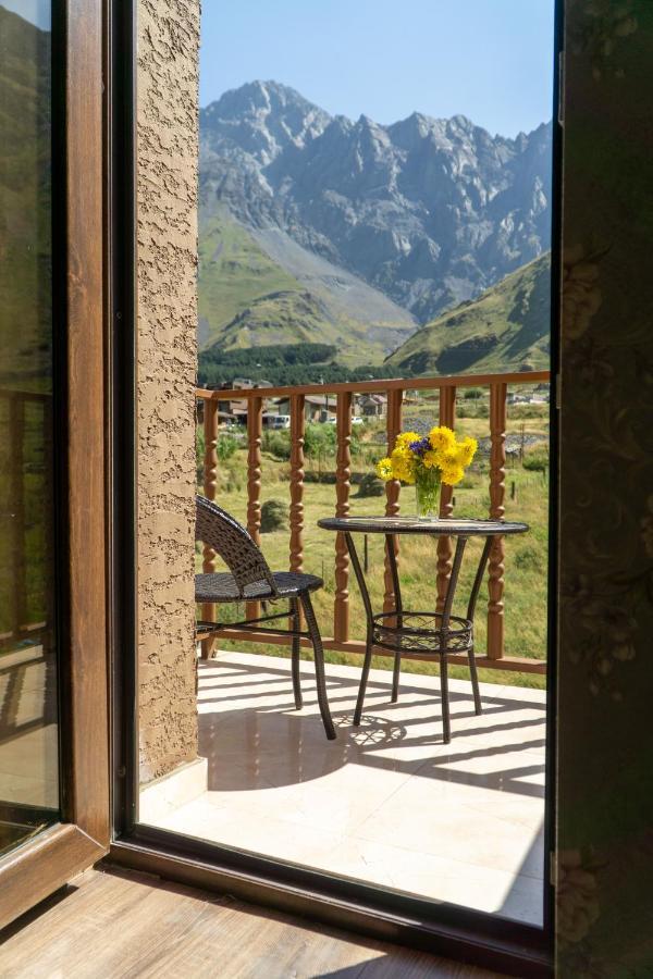 Hotel Diamond Kazbegi ภายนอก รูปภาพ