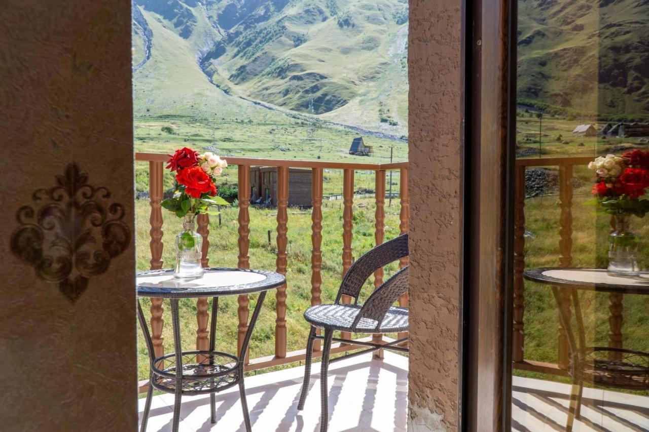 Hotel Diamond Kazbegi ภายนอก รูปภาพ