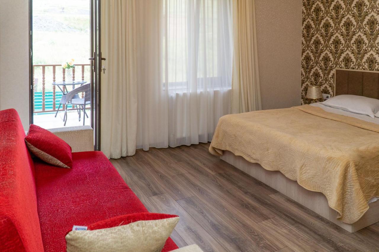 Hotel Diamond Kazbegi ภายนอก รูปภาพ