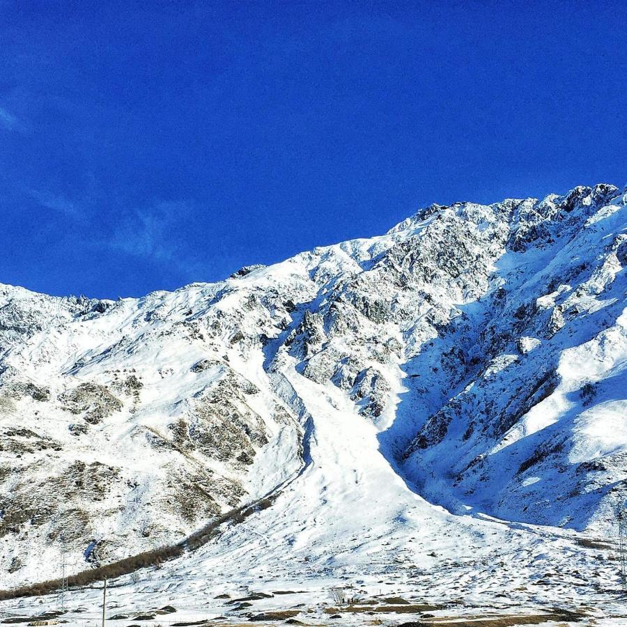 Hotel Diamond Kazbegi ภายนอก รูปภาพ